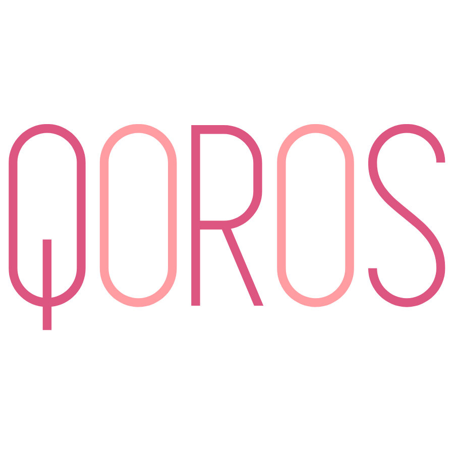 The letters QOROS in alternating dark and pink.